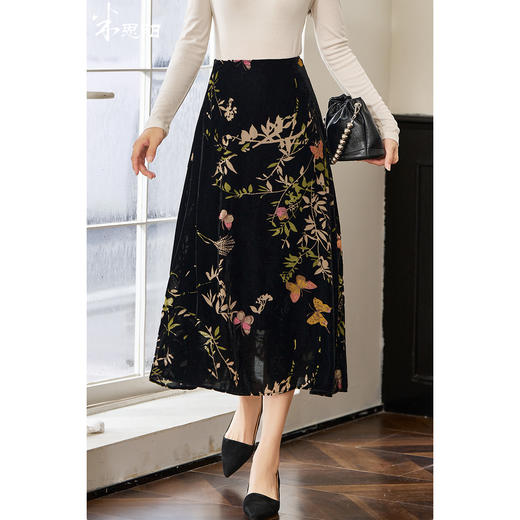 【繁花丝绒半裙】米思阳2026春季新品印花丝绒裙 贵族的面料”天鹅绒 丝绒A字半身裙 商品图0