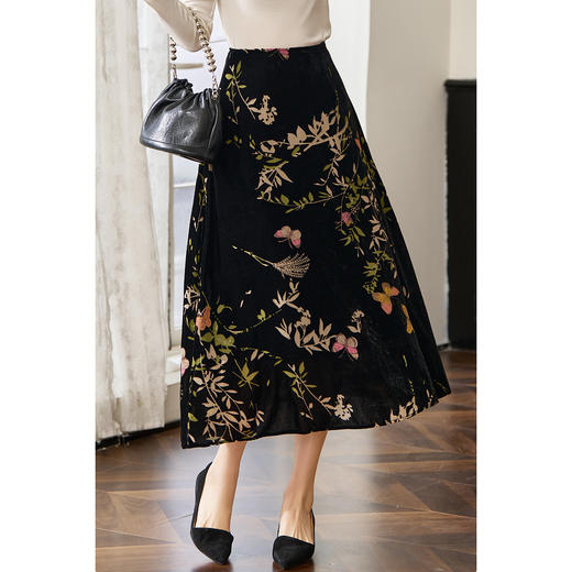 【繁花丝绒半裙】米思阳2026春季新品印花丝绒裙 贵族的面料”天鹅绒 丝绒A字半身裙 商品图2