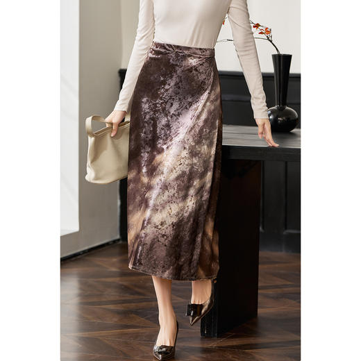 剩M 【抽象艺术丝绒半裙】米思阳2025秋季新品轻奢质感丝绒半裙 时尚锁温半身裙 商品图1