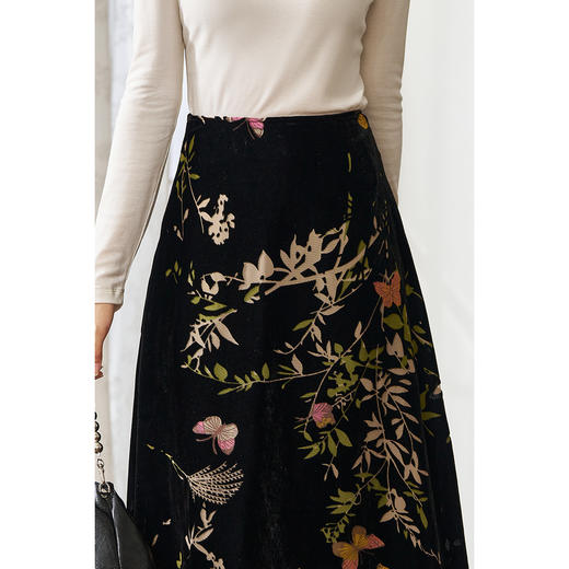 【繁花丝绒半裙】米思阳2026春季新品印花丝绒裙 贵族的面料”天鹅绒 丝绒A字半身裙 商品图4