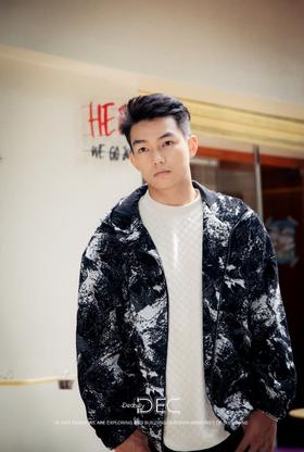 44114130黑白交织针织外套