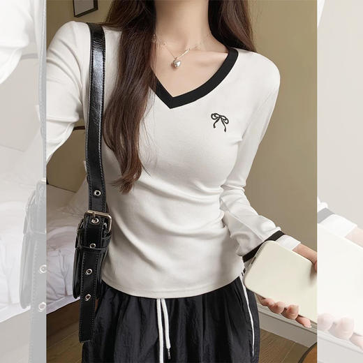 <曾小咸推荐>  蝴蝶结刺绣V领打底衫 日常99/件 活动价79！！ 商品图0