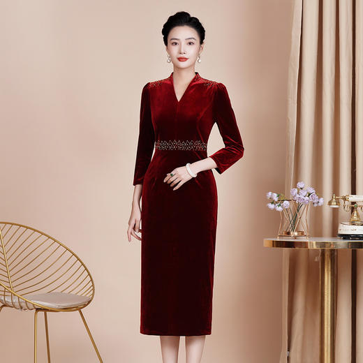 HYX-24-7879秋冬新款改良韩国绒喜婆婆喜妈妈旗袍裙大码婚宴礼服中长款 商品图0