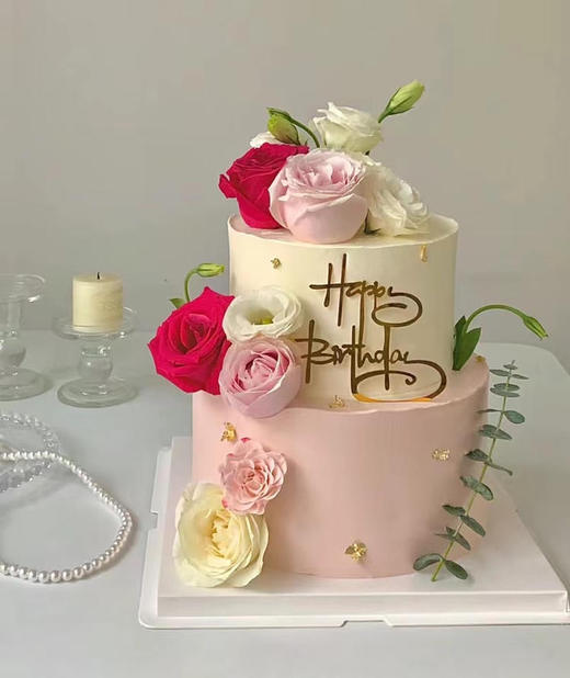 鲜花蛋糕（没有买到完全一样，就用相近的花设计一样好看的，介意慎拍） 商品图0
