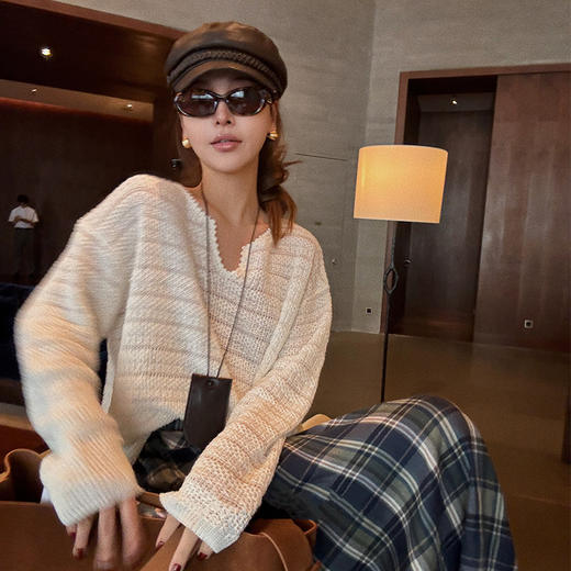 【顺丰包邮】34400 洛诗琳花边小V领肌理感秋冬慵懒镂空针织罩衫001 商品图0