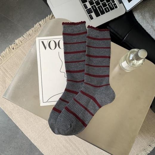 🙅🙅【安可拉红蝴蝶结Miu系假两件袜】🍒1.高级安可拉红+波点爱心🦶 简直就是完美，🔥🔥🔥这款妥妥是今年爆款颜色 ~👊 2.袜子文艺感很强 💥💥 商品图3