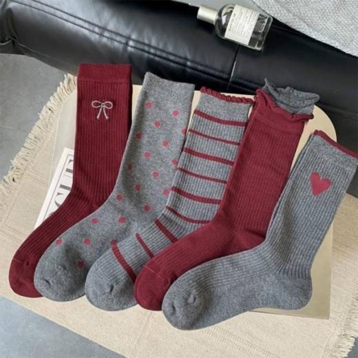 🙅🙅【安可拉红蝴蝶结Miu系假两件袜】🍒1.高级安可拉红+波点爱心🦶 简直就是完美，🔥🔥🔥这款妥妥是今年爆款颜色 ~👊 2.袜子文艺感很强 💥💥 商品图0