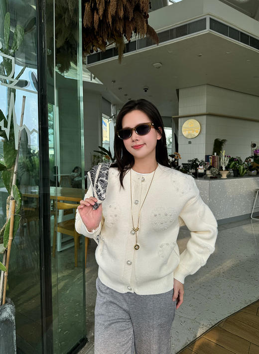 【积分换购】桃心订珠针织外套 3521010019 商品图2