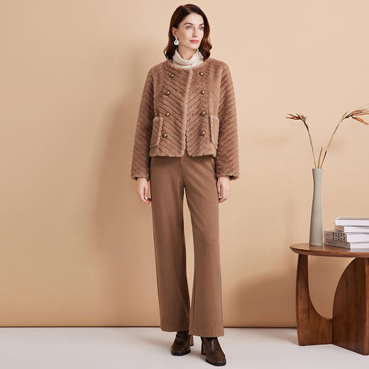 EITIE爱特爱气质双排扣显瘦毛绒短外套冬季新款D2403409 商品图1