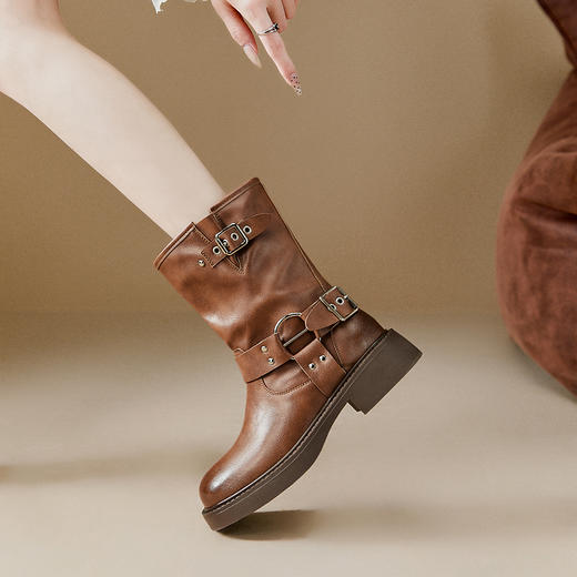 西遇西部牛仔短靴女2025新款秋冬宽筒显瘦机车靴中筒粗跟马丁靴子D0047797 商品图1