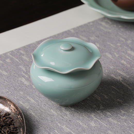 【青瓷】非遗传人吴丹丹出品 青瓷荷叶醒茶罐茶叶罐 商品图1