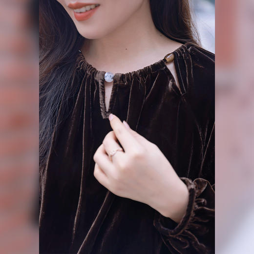 【福利清仓】新中式复古丝绒串珠上衣 商品图2