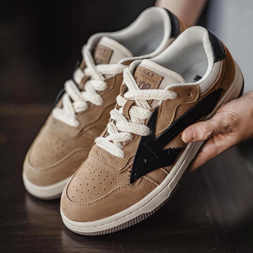 马登秋季新款复古设计感潮鞋子男低帮透气休闲运动复古百搭板鞋 商品图0