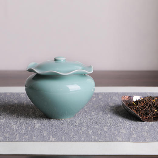 【青瓷】非遗传人吴丹丹出品 青瓷荷叶醒茶罐茶叶罐 商品图0