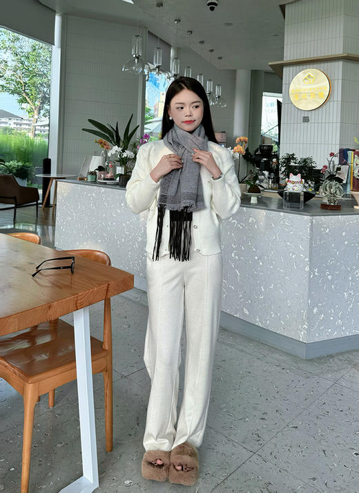 【积分换购】桃心订珠针织外套 3521010019 商品图9