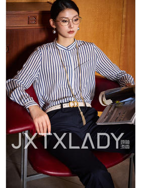 4551 “穿不腻”条纹衬衫100%
真丝 不被时间埋没的经典（四季可穿）颈袖添香