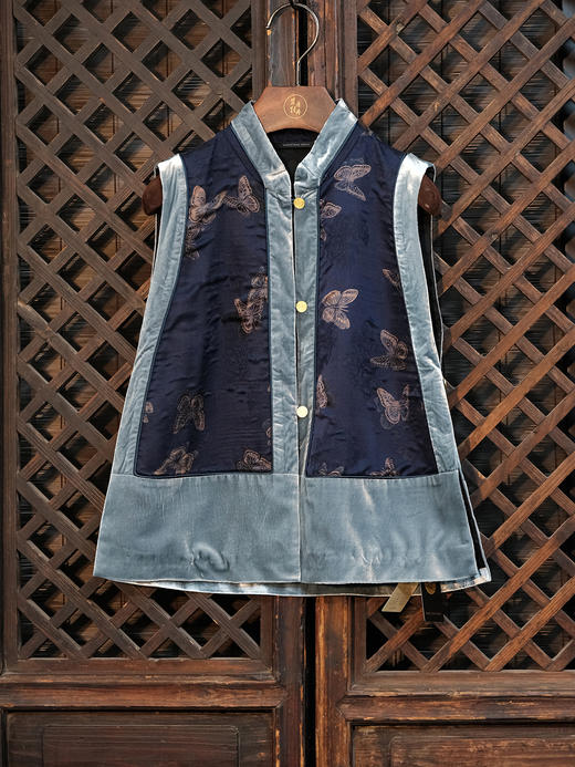 盛唐牡丹 |蝴蝶纹香云纱配丝绒马甲 商品图0