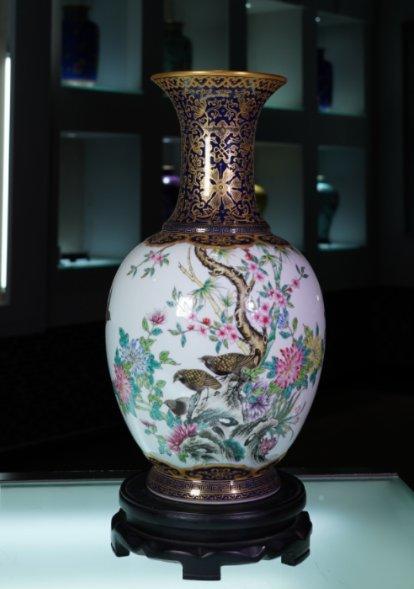 霁蓝描金安居乐业长颈瓶 商品图0