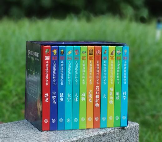 《DK儿童迷你百科全书》,精装，12册，口袋本40开，英国DK公司编著，中国大百科全书出版社2017年一版，印次不详，定价458，售价128元。 商品图0
