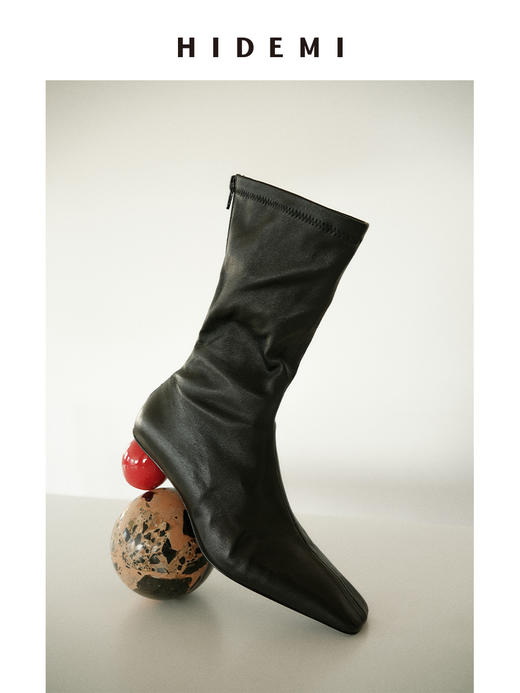 HIDEMI 【当当同款】做旧感进口弹力羊皮艺术感撞色球体异形跟中跟显瘦踝靴 古铜棕麂皮/黑色光面皮 商品图0