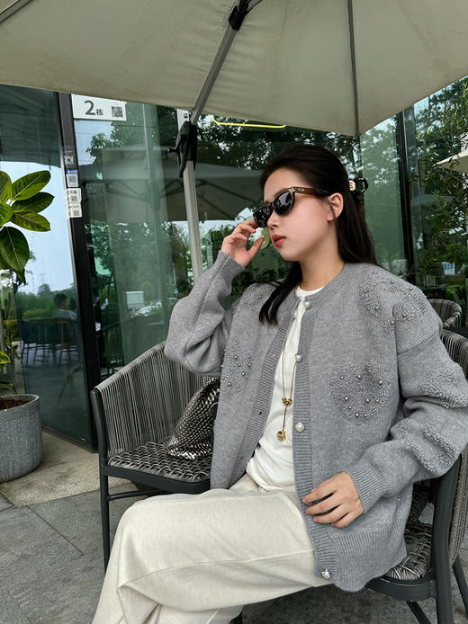 【积分换购】桃心订珠针织外套 3521010019 商品图3