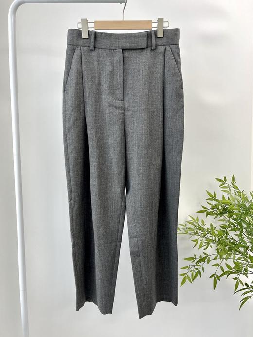 轻商务直筒羊毛深裥高腰裤 显瘦羊毛西装裤 干净利落极简风格好搭配 直筒裤型 纤瘦量感提升线条塑造腰身比例 宽腰封设计 商品图7