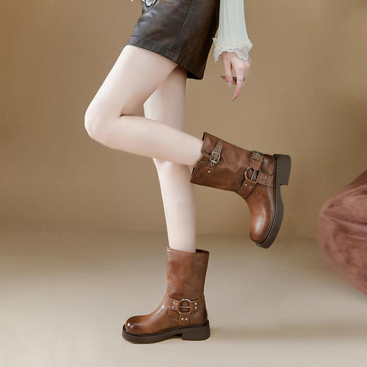 西遇西部牛仔短靴女2025新款秋冬宽筒显瘦机车靴中筒粗跟马丁靴子D0047797 商品图3