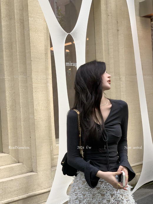 Read Nameless /漂亮的深灰色打底衫+重工雪花半裙+骑士小香长外套 2024/9/30 商品图1