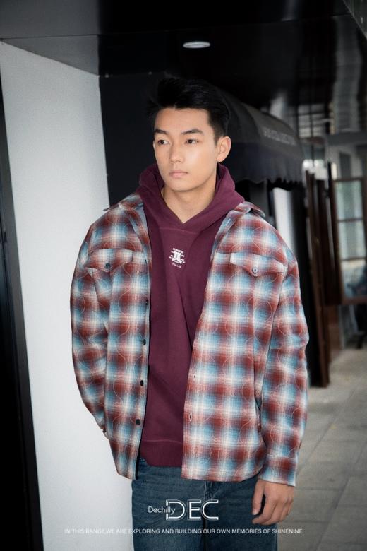 433773451酒红格纹棉服 商品图2