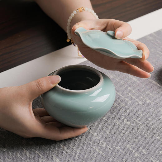 【青瓷】非遗传人吴丹丹出品 青瓷荷叶醒茶罐茶叶罐 商品图2