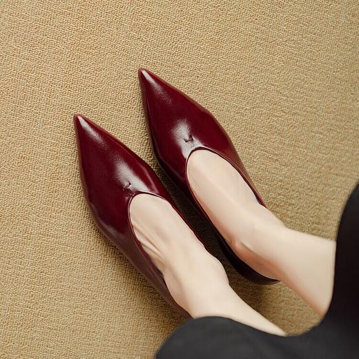 【预售5天】异型镂空跟中跟纯色时装单鞋，复古尖头浅口全皮女鞋DB&M6065 商品图2