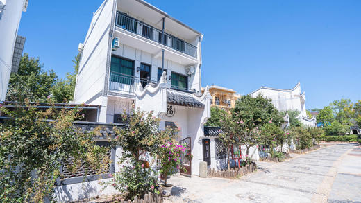 武汉慢姑娘拾光悦舍民宿 商品图0