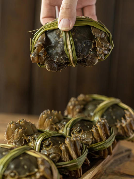 📣【活蟹现货🦀生鲜精选】💥2两母8只装仅需218💰【蟹太太🦀礼盒💝】来袭！巨划算❗秋天最销魂的一口已经到来，一线明星黄晓明倾情代言🏅✅蟹太太大闸蟹，蟹香四溢，膏黄诱人 商品图8