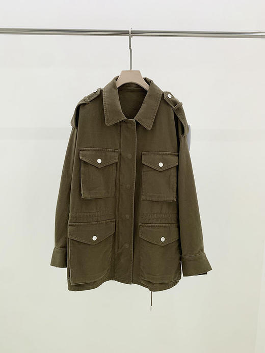 肯豆同款橄榄绿夹克 造型感多口袋设计 复古百搭工装风外套 高工艺定制高密全棉斜纹面料 舒适不易皱 复杂洗水工艺带出复古效果 OVERSIZE落肩版型 中性猎装夹克工装口袋外套 商品图10