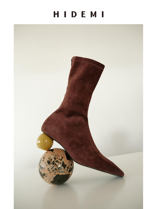 HIDEMI 【当当同款】做旧感进口弹力羊皮艺术感撞色球体异形跟中跟显瘦踝靴 古铜棕麂皮/黑色光面皮 商品图5