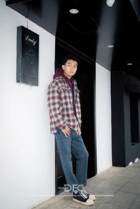 433773451酒红格纹棉服