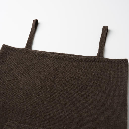 ROMI STUDIO“棕标甄选”5针*绵羊毛绒感一字领吊带背心432AM021 商品图4