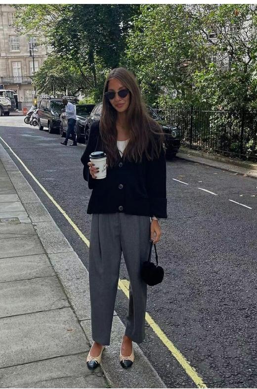 轻商务直筒羊毛深裥高腰裤 显瘦羊毛西装裤 干净利落极简风格好搭配 直筒裤型 纤瘦量感提升线条塑造腰身比例 宽腰封设计 商品图6