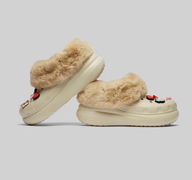 CROCS 骨白色 暖绒泡芙鞋 208446-2Y2 商品图1