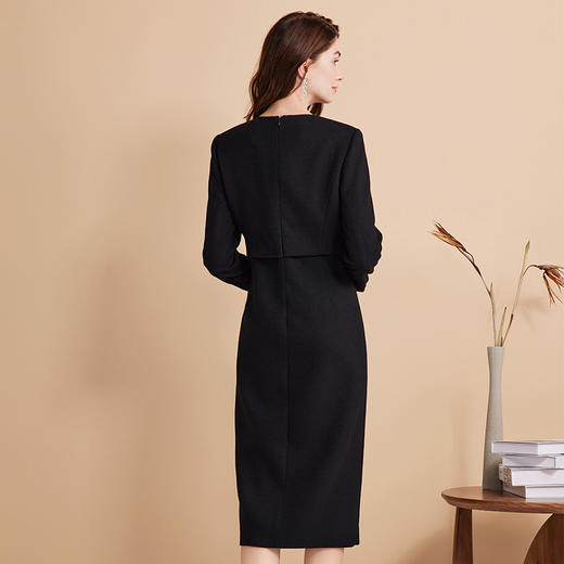 EITIE爱特爱冬季新款优雅法式圆领假两件收腰显瘦珍珠装饰连衣裙D2407409 商品图4