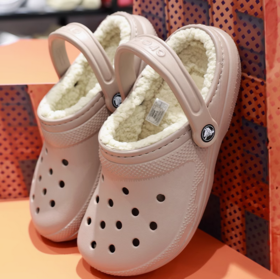 CROCS 蘑菇色/骨白色 经典暖棉Clog 203591-2YB
