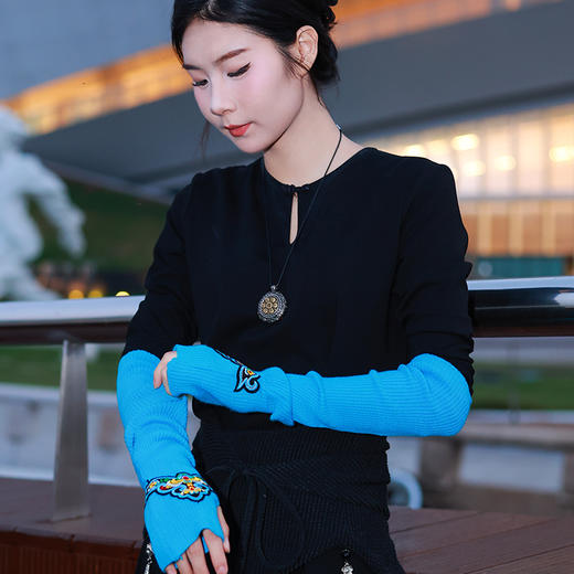 【冬季保暖单品】镜清绣花毛织臂套  | 现货加急发 商品图0