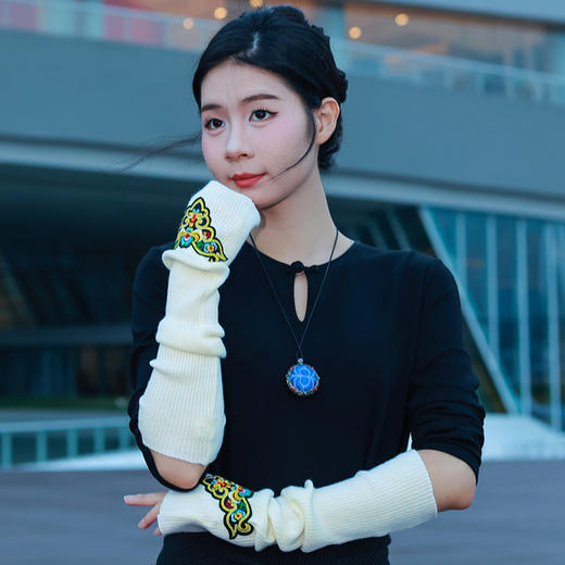 【冬季保暖单品】镜清绣花毛织臂套  | 现货加急发 商品图3