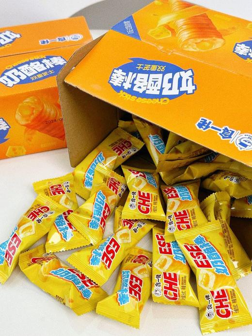 【食一佬奶酪棒】8.9💰到手满满一大箱！！ 😋到手一箱约32个~~ ✅精选原料：丹麦进口🧀芝士粉（添加量≥5%）、乳粉，优质河北🌽玉米粉  商品图1