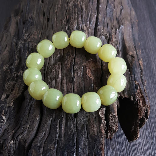 【天然正品】天然收藏级无杂裂约15*16MM若羌黄口料和田玉桶珠手串090924NJS09 现售价：3880 商品图3