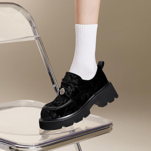 千百度新中式厚底牛津鞋女春季增高深口乐福鞋复古小皮鞋百搭A24455302 商品图4