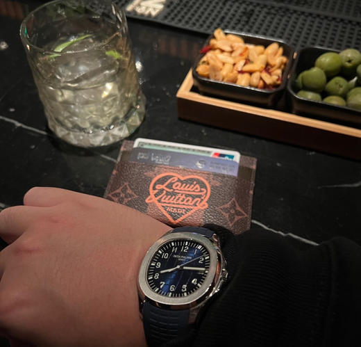 【百达翡丽运动优雅NAUTILUS系列】 鹦鹉螺 自动机械机芯 动力储备 男表 瑞表 40mm 蓝色表盘（SP） 商品图2