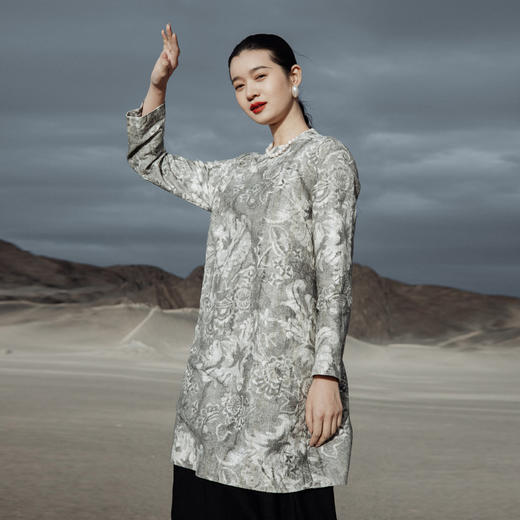绽放旅行女装718朵/亚麻棉水墨设计感提花叠穿短款印花长袖连衣裙 商品图0