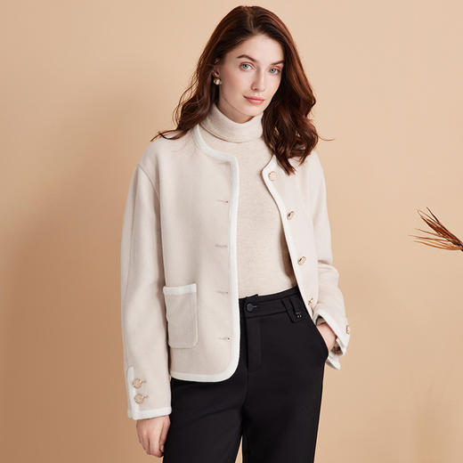 EITIE爱特爱简约经典圆领小香风羊毛兔毛短款呢子外套冬新款D2403419 商品图3