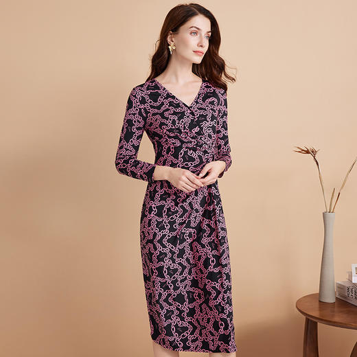 EITIE连爱特爱秋季新款时尚洋气显瘦V领收腰连衣裙女7507236 商品图8